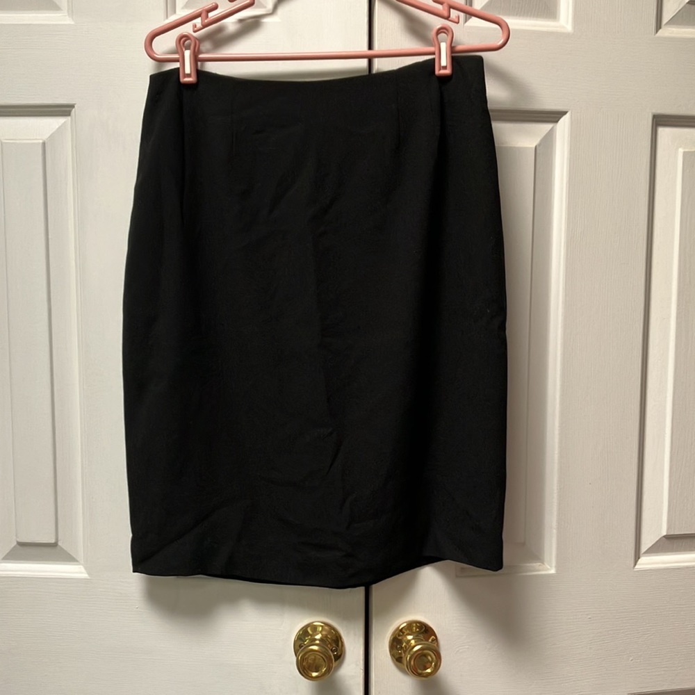 Linda Allard ELLEN TRACY black woman skirt.Sz 14, fully lined, kick pleat intact